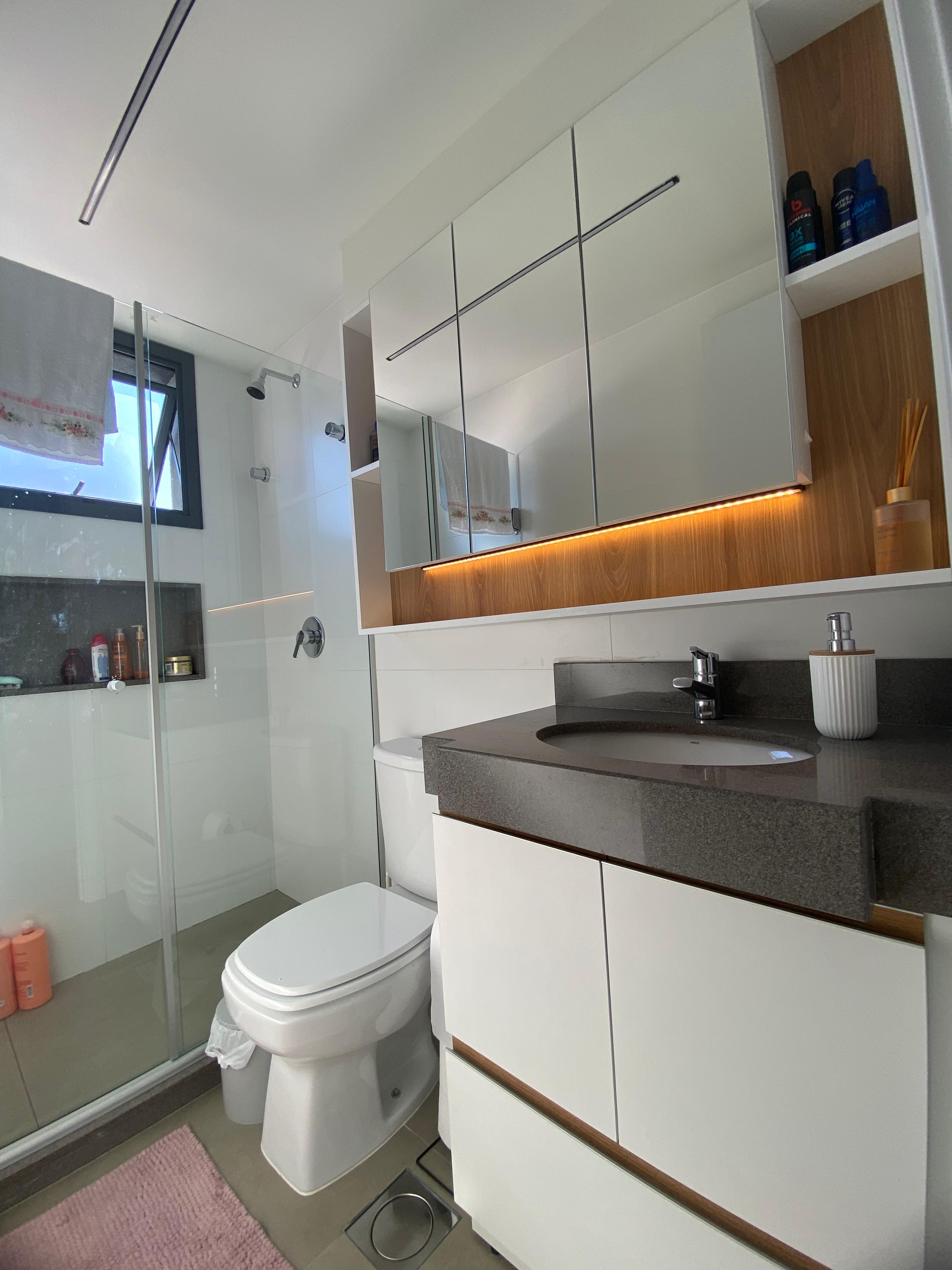 Home office com bancada planejada